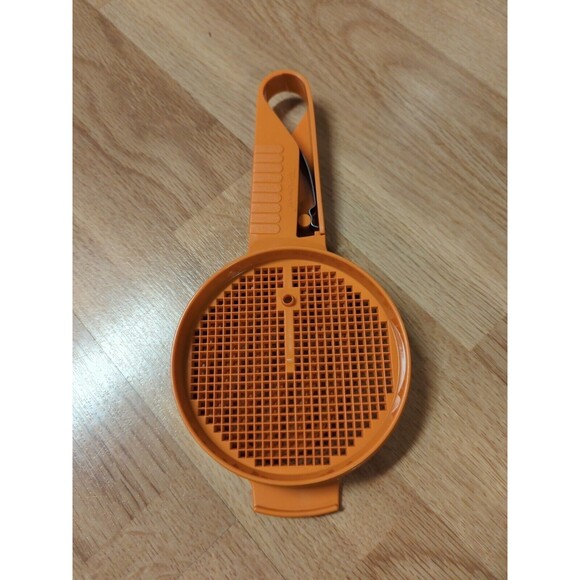 Tupperware Sift-It Sifter Flour Powder Sugar Orange Plastic Vintage - Picture 2 of 8